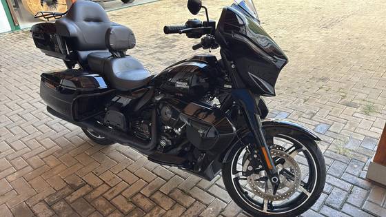 HARLEY-DAVIDSON STREET GLIDE ULTRA 